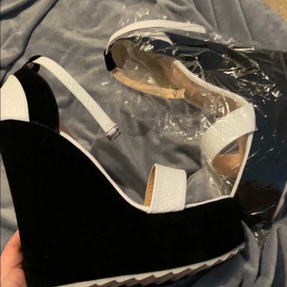 Size 8.5 pumps